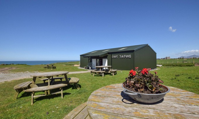 Aberdaron House | Fron Olau - Three Bedroom House, Sleeps 5