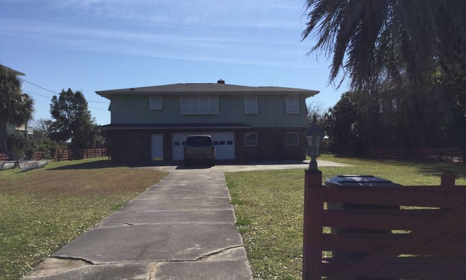 Sullivan's Island House | Front Beach Beautiful View 3 Bedroom Home