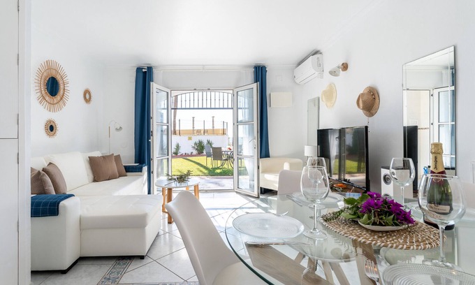 Sitio de Calahonda Ski Chalet | Front BEACH house - Full SEA view - Dona Lola BEACH Resort - between MARBELLA and La Cala de Mijas - 2 bedrooms - Ref.: CS183