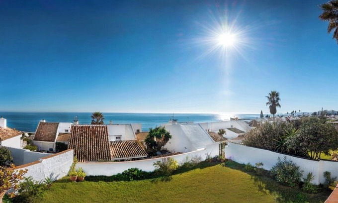 Bahia Dorada Villa | Front line beach villa in Bahia Dorada, Estepona, Costa del Sol.