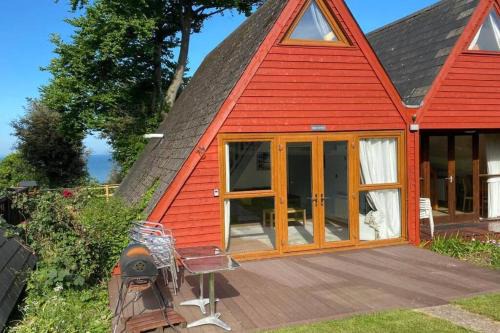 Martin Ski Chalet | FRONT LINE Chalet with OPEN Sea Views & Swimming Pool in Kingsdown No14