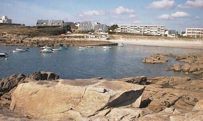 Kerroch Apartment | front of sea