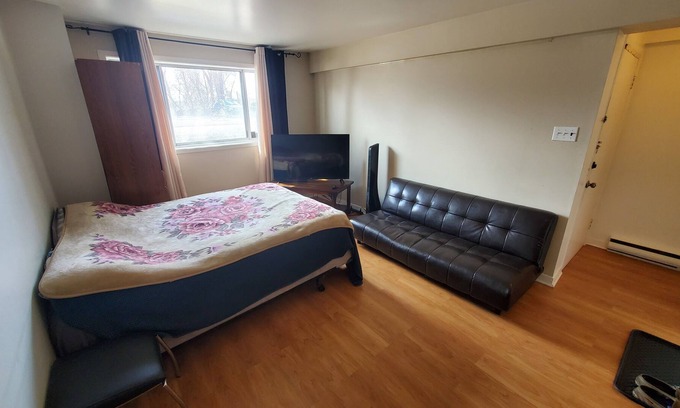LaSalle Apartment | Front of Water View, Cozy Apartment with Parking