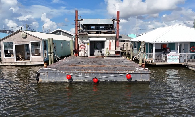 Venice Boat Rental | FRONT ROW VENICE MARINA 3 Beds 1 Bath Sleeps 10 HUGE FRONT DECK W/D ICE WIFI &TV