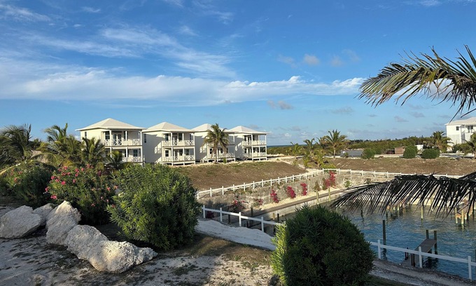 Great Guana Cay Villa | Front-row views of the marina and the peaceful charm of Great Guana Cay