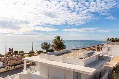 Torre Vado Apartment | Front SEA Apartment 20 metri by Salento Prime