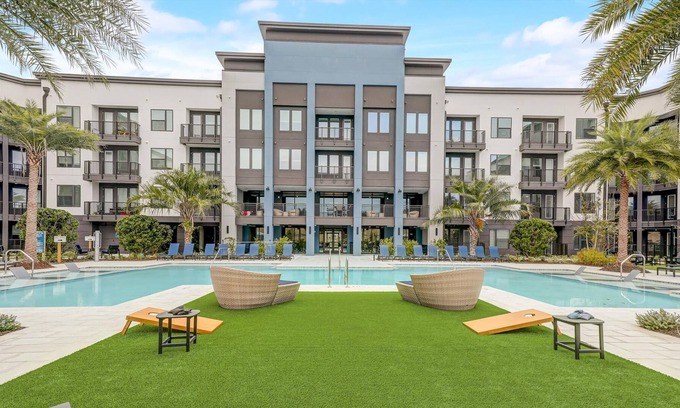 Deerwood Apartment | Frontdesk 1 BR Apt Near St Johns Town Center