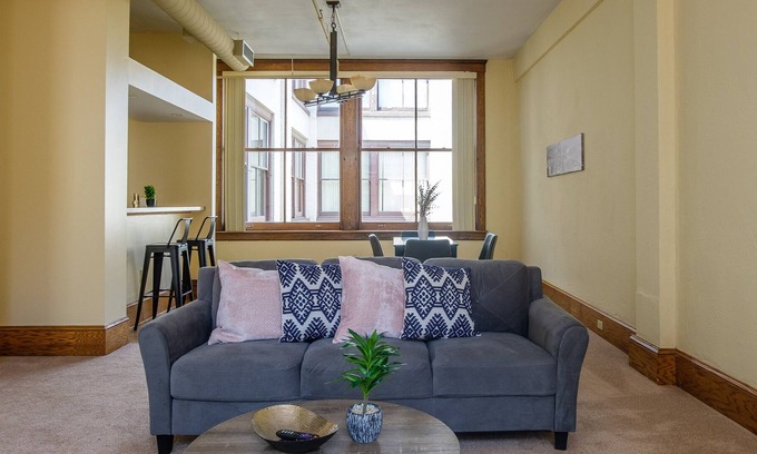 Gateway District Apartment | FRONTDESK 2063 East 4th Street Apts Downtown Cleveland