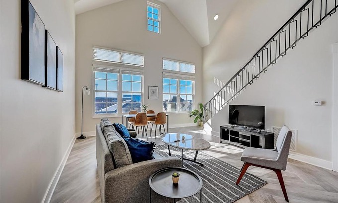 Downtown Columbus Apartment | FRONTDESK 534 E Rich St Apts Downtown Columbus
