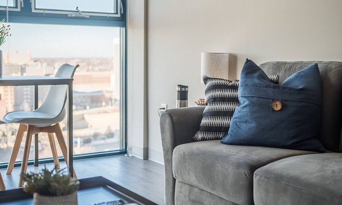 Westown Apartment | FRONTDESK 735 West Apts Westown Milwaukee