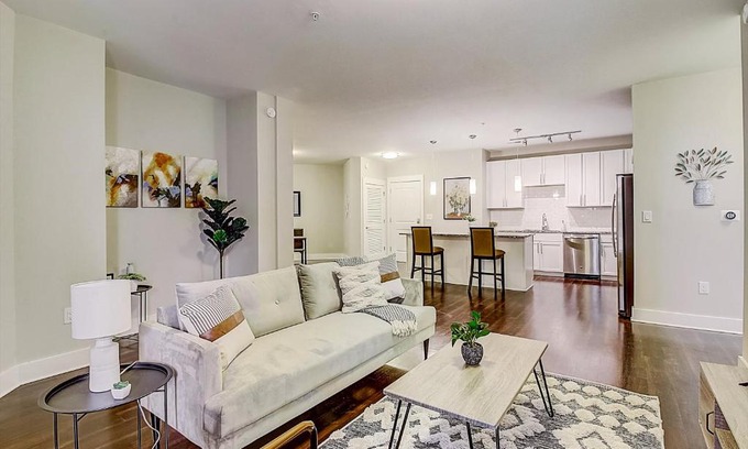 Charlotte Apartment | FRONTDESK Berkshire Dilworth Apts Midtown Charlotte