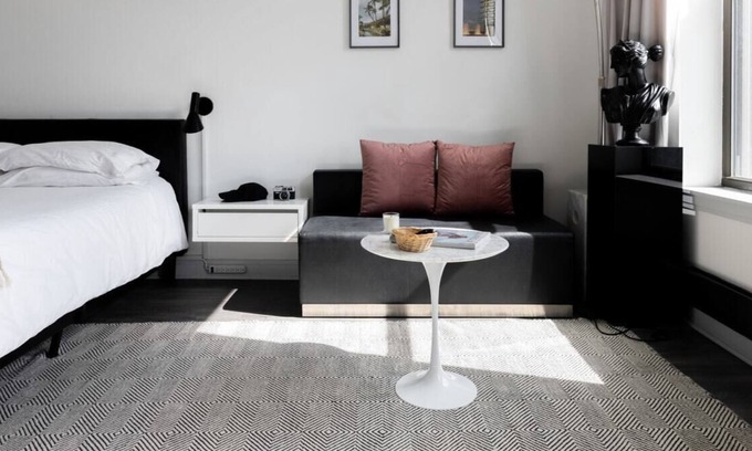 East Hyde Park Apartment | Frontdesk | Chic 1 BR Apt near 57th Street Beach