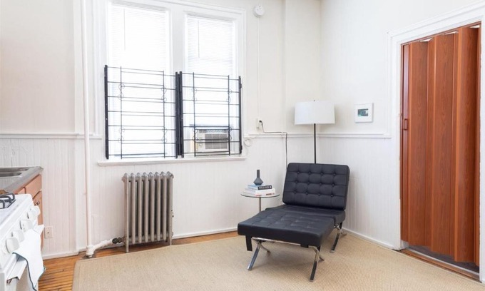 West Town Apartment | FRONTDESK Classic Studio Apt in West Town