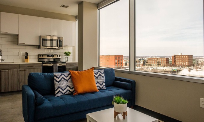 Downtown Kansas City Apartment | FRONTDESK Flashcube Apts Downtown Kansas City