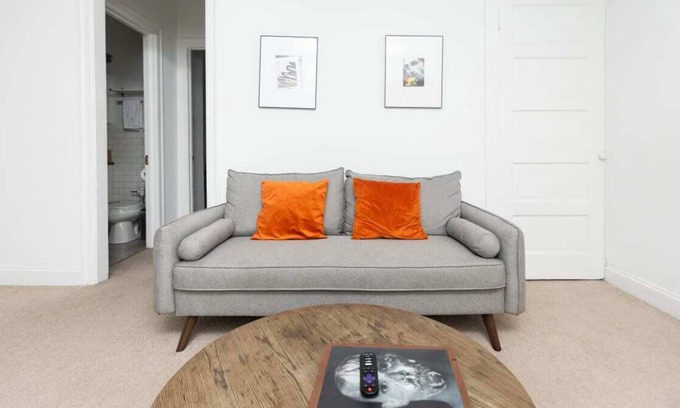 East Hyde Park Apartment | Frontdesk | Open 1 BR Apt by Black History Museum