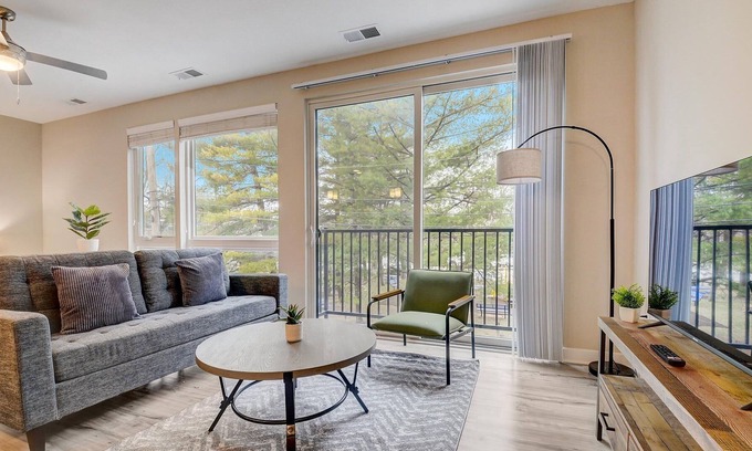 Indianapolis Apartment | FRONTDESK Park 66 Flats Broad Ripple Indianapolis