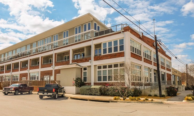 Fort Worth Apartment | FRONTDESK Southside District Apts Downtown Fort Worth