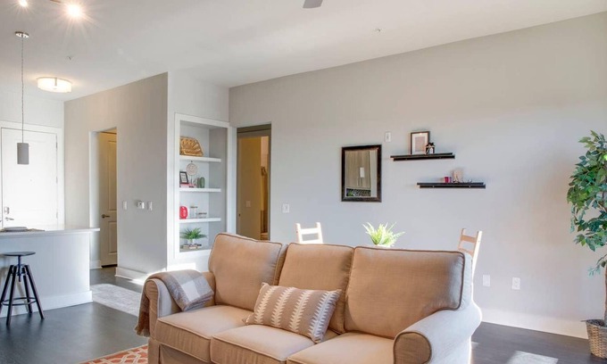 Third Ward Apartment | Frontdesk | Stunning Uptown 1br | Next to Stadium