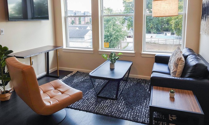 University Apartment | FRONTDESK The Marshall Campus Apts Louisville