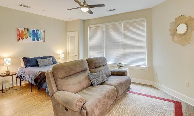 SouthPark Apartment | Frontdesk | Updated Studio Apt w/ Parking
