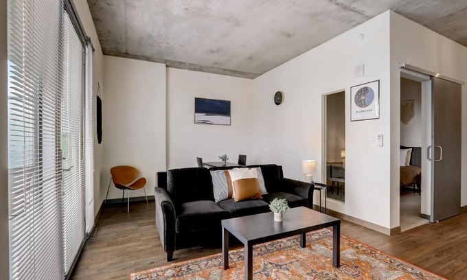 Lower East Side Apartment | FRONTDESK Urbanite Apts Lower East Side Milwaukee