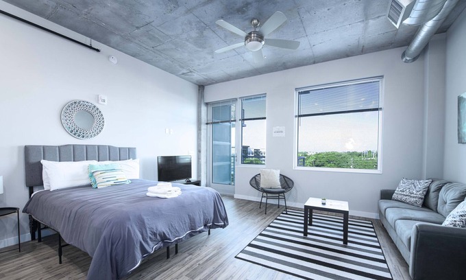 St. Petersburg - Clearwater Apartment | FRONTDESK Vantage Apts Edge District St Pete