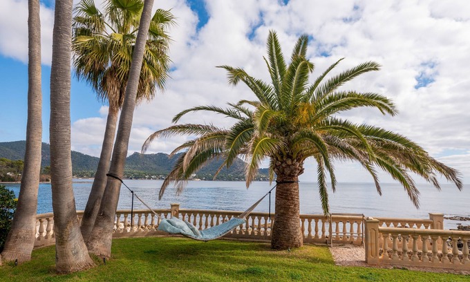 Son Servera Ski Chalet | Frontline in Son Servera with pool and jacuzzi with spectacular sea views
