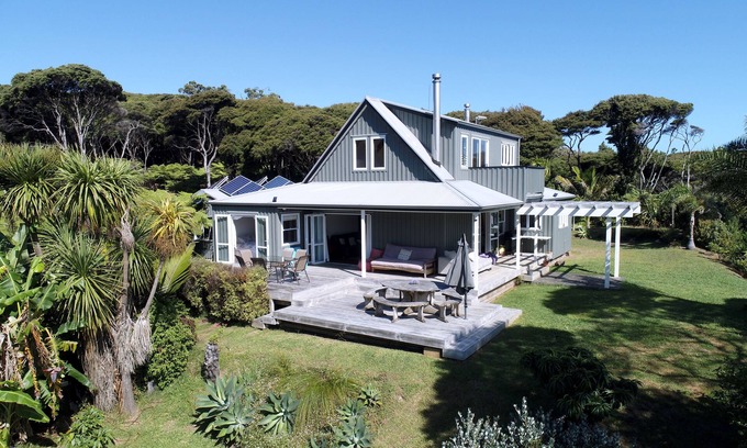 Tryphena House | Frosty's Retreat - Great Barrier Island Home
