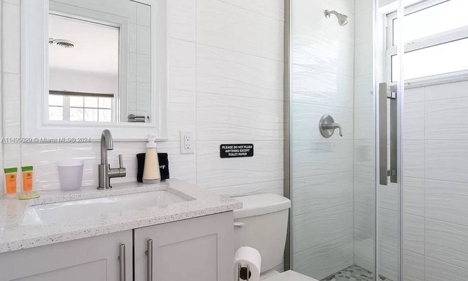 Imperial Point House | Ft Lauderdale Dream, pristine house with beautiful pool, 5 minutes to