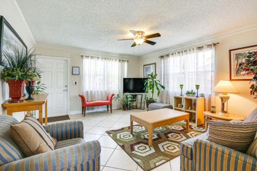 North Andrews Gardens House | Ft Lauderdale Getaway with Yard about 4 Mi to Beach!
