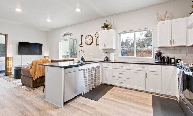 South Perry District Apartment | Full ADA Unit! - 2 Bed 2 Bath Unit Near Downtown!