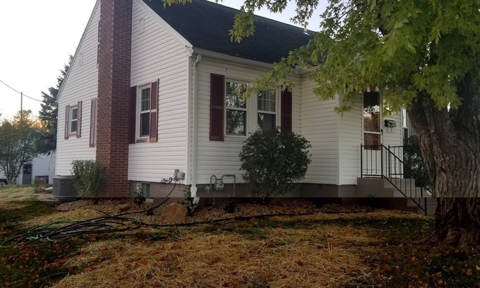 Wilmington House | Full basement apartment quiet comfy 1-bedroom with Hot tub and fireplace
