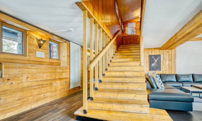 Tignes le Lac Ski Chalet | Full Board - 11 Rooms 20 People - With Jacuzzi and Sauna
