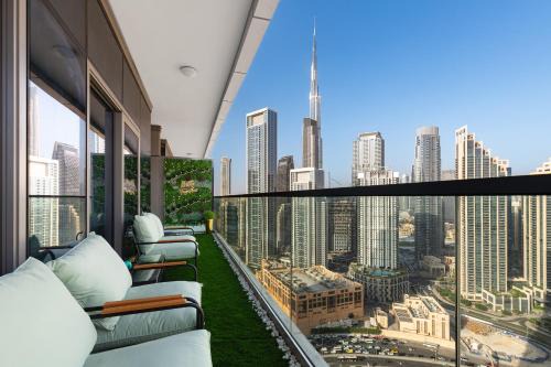 Downtown Dubai Apartment | FULL Burj Khalifa view LUX 2Bedroom with Rooftop Pool Central location in Paramount Hotel Midtown