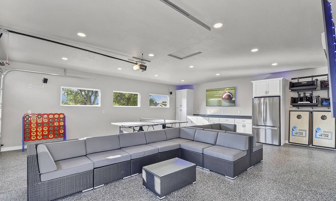 Green Bay House | FULL Remodel, loaded Entertainment Garage! Steps to Lambeau, Titletown, Resch!