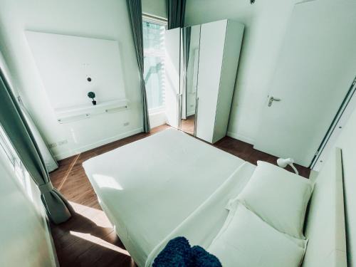 Bonifacio Global City Apartment | Full-Serviced Residential Apartment in Uptown, BGC