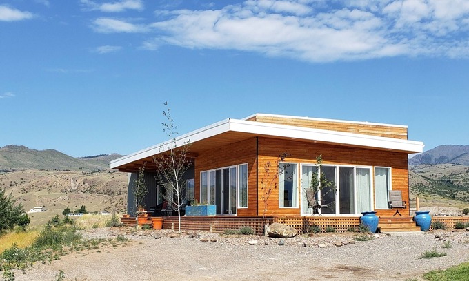 Emigrant House | Full size 2bd 2 bath 1320sf Home in the Gorgeous Paradise Valley In Emigrant, MT