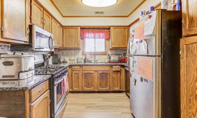 Jonesboro House | Full Sized bed and Pet friendly