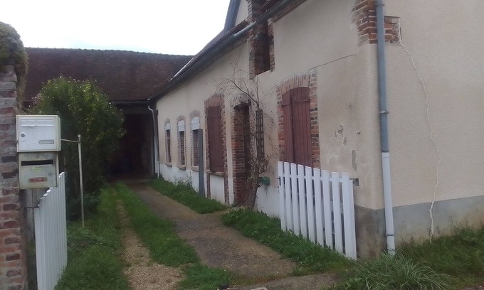 La Celle-Saint-Cyr Apartment | Fully equipped house. Total peace and comfort.