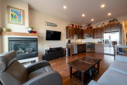 Kimball Junction Apartment | Fully Equipped 2BR Condo with Private Hot Tub & Views - Newpark Terrace 57