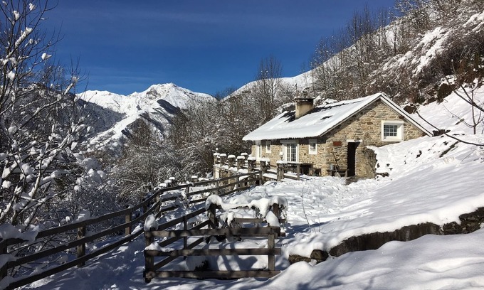 Eaux-Bonnes Ski Chalet | Fully equipped chalet quiet and very comfortable 90 m2 south exposed terrace