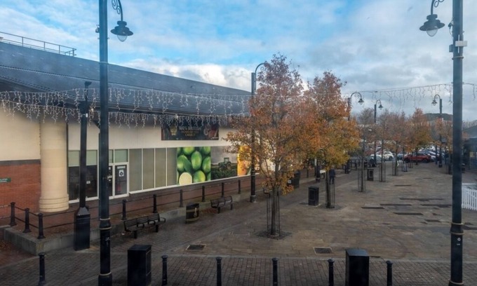 Neath Apartment | Fully Equipped Kitchen, Double room