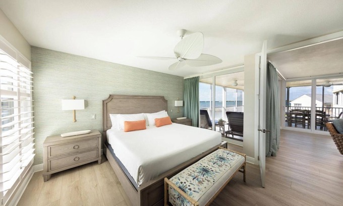 Marathon Hotel | Fully Equipped Kitchen and Pool Access Make this an Easy Choice for your Stay!