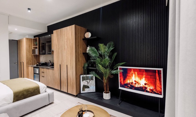 Menlyn Apartment | Fully-Equipped Modern Apartment Menlyn Maine Attractions