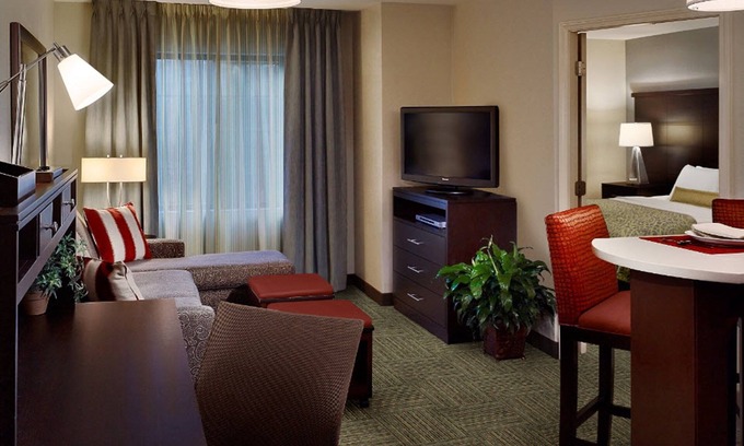 Florence Condo | Fully Equipped Suite | Outdoor Pool + Free Breakfast + Fitness Center