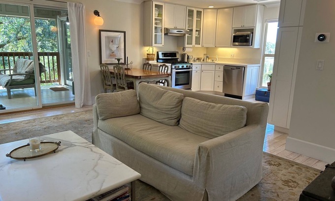 Sonoma Apartment | Fully furnished 1 bed in-law apartment at the end of a quiet country lane.