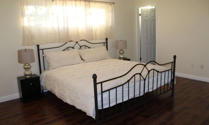 Chatsworth House | Fully furnished 3 Bed rooms 2 bath - Hanna place