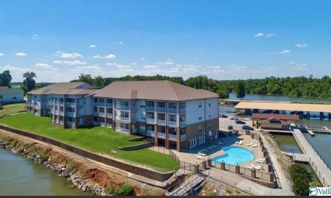 Athens Condo | Fully furnished 3 bedroom luxury condo.