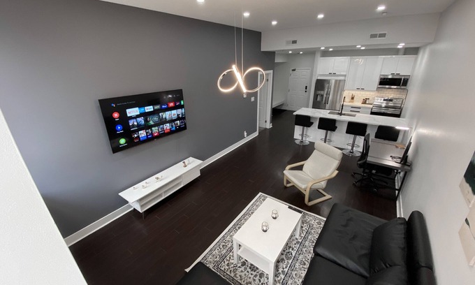 Downtown London Condo | Fully Furnished. Central Financial District. Completely Renovated.