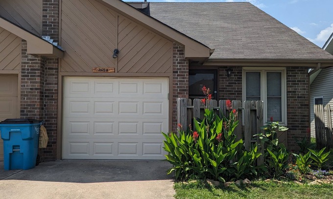 Turners House | Fully furnished+utilities 2/1.5 Duplex with 1 car garage. Pet friendly!